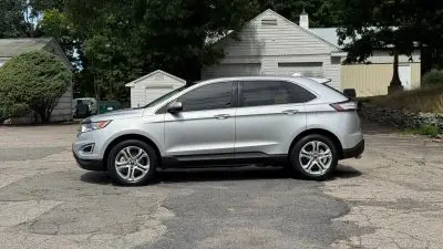 2016 Ford Edge Titanium AWD photo 2