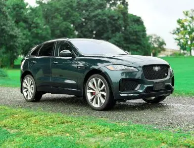 2017 Jaguar F-PACE S AWD photo 4