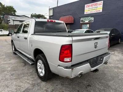 2018 RAM 1500 Express Crew Cab 5'7 photo 4