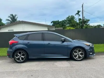 2018 Ford Focus ST Hatchback photo 3
