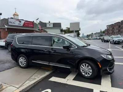 2018 Chrysler Pacifica Touring L photo 2