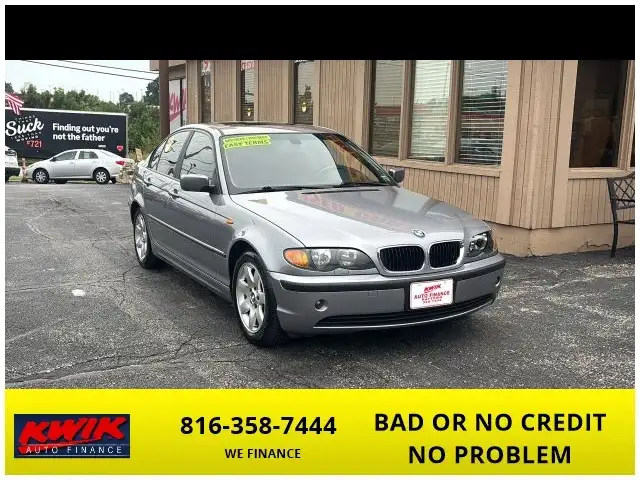 2004 BMW 3 Series 325i's photo