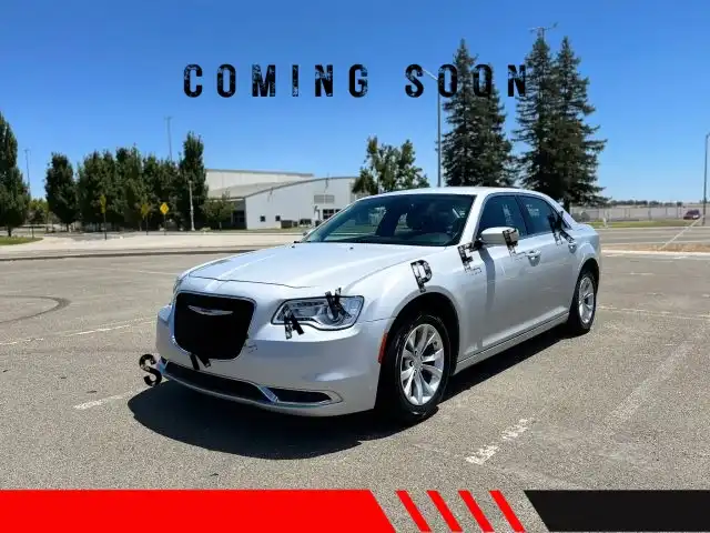 2019 Chrysler 300 Touring's photo