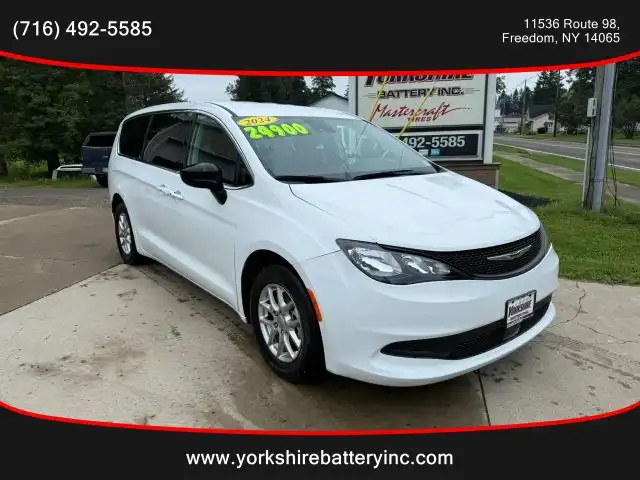 2024 Chrysler Voyager LX's photo