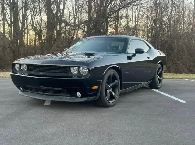 2014 Dodge Challenger SXT Plus's photo