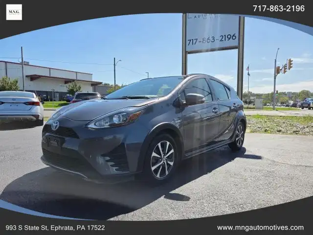 2018 Toyota Prius c Two's photo