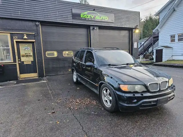 2002 BMW X5 4.4i's photo