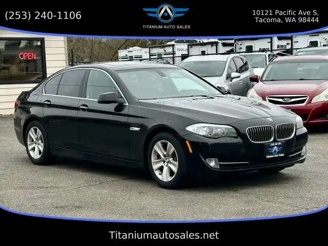 2013 BMW 5 Series 528i Sedan's photo