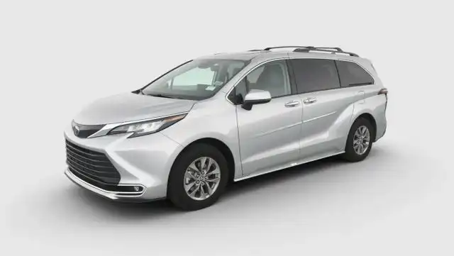 2023 Toyota Sienna XLE 7-Passenger Hybrid FWD's photo