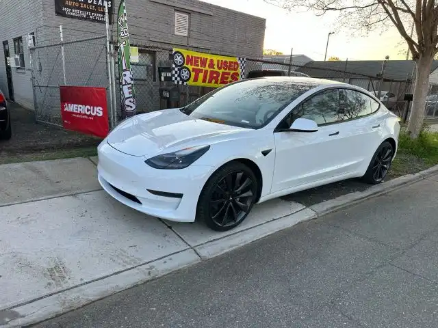 2021 Tesla Model 3 Standard Range Plus's photo