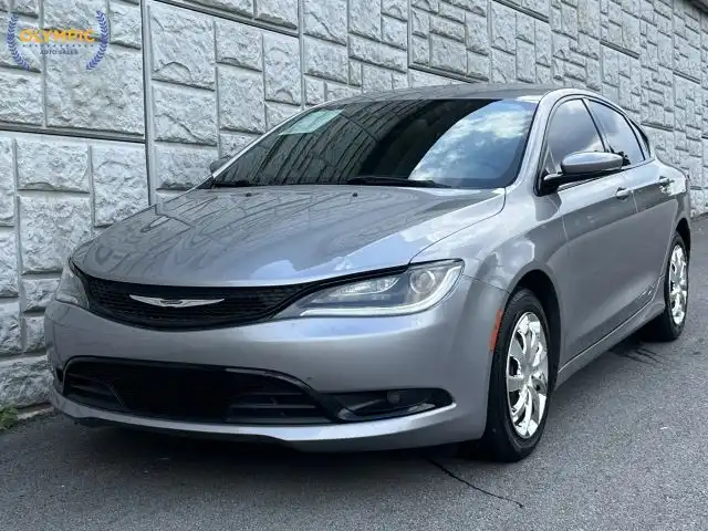 2016 Chrysler 200 S's photo