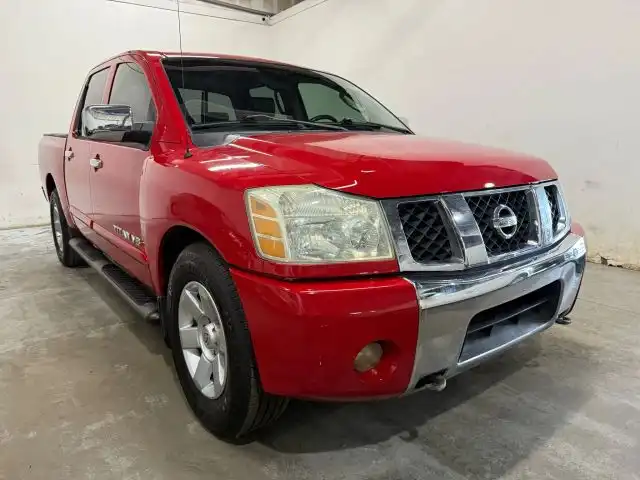 2005 Nissan Titan LE 4X2 Crew Cab's photo