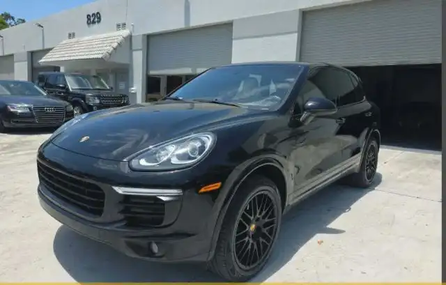 2018 Porsche Cayenne Platinum Edition's photo