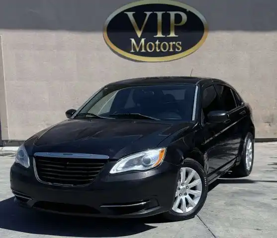 2014 Chrysler 200 Touring's photo