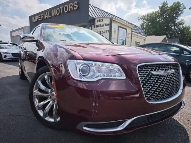 2021 Chrysler 300 Touring's photo