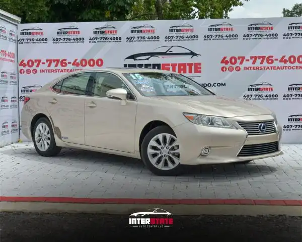 2015 Lexus ES 350 300h's photo