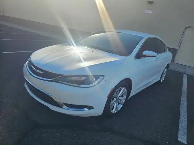 2015 Chrysler 200 S's photo
