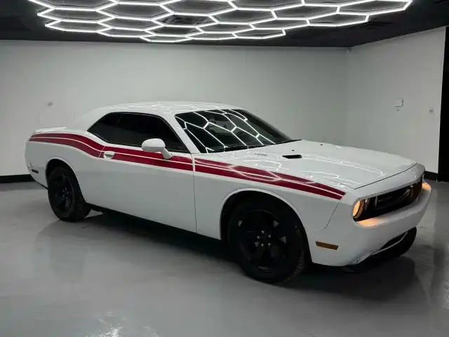 2013 Dodge Challenger SXT's photo
