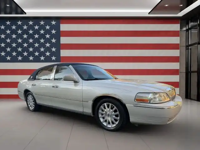 2004 Lincoln Town Car Ultimate's photo