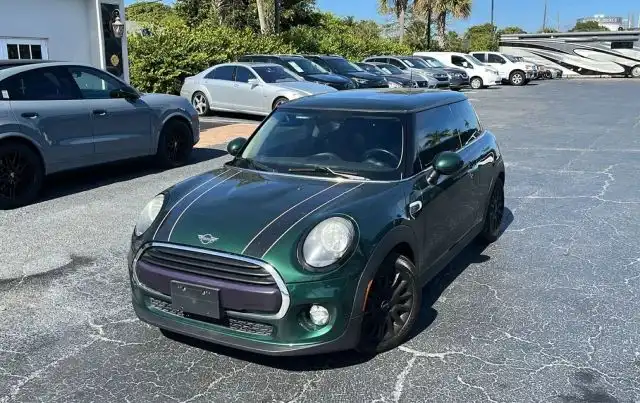 2019 MINI Hardtop Cooper Signature's photo