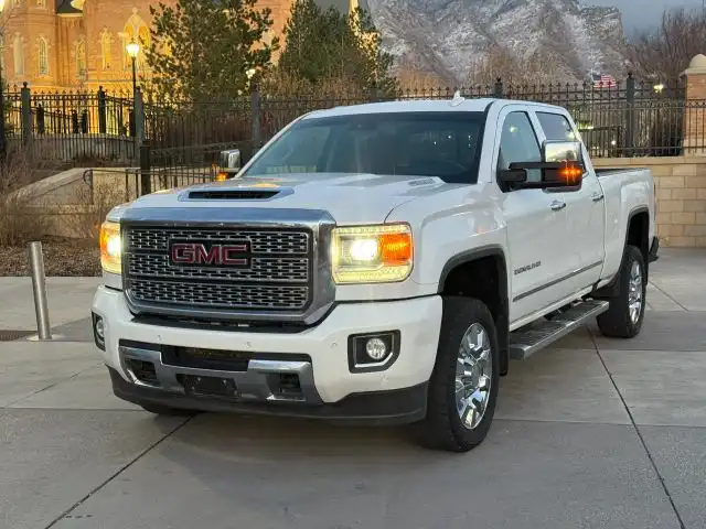 2019 GMC Sierra 4WD Crew Cab Standard Box Denali's photo