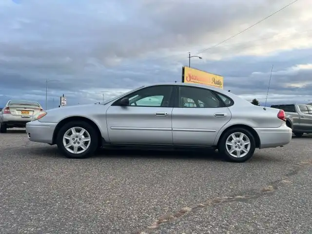 2006 Ford Taurus SE's photo