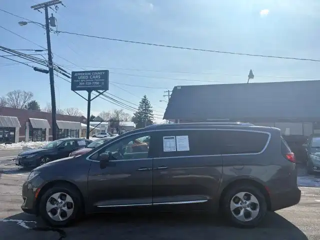 2017 Chrysler Pacifica Touring-L Plus's photo
