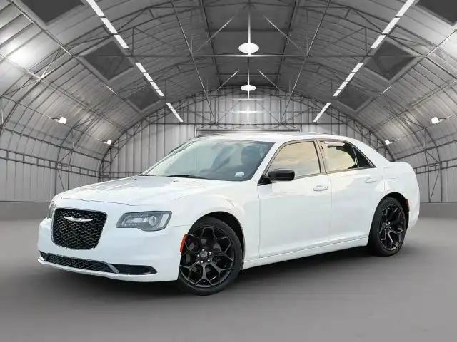 2019 Chrysler 300 Touring's photo