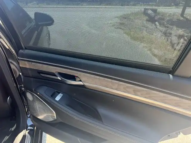 2022 Genesis G90 3.3T Premium's photo