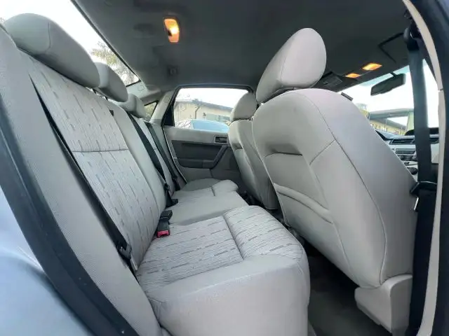 2011 Ford Focus SE's photo