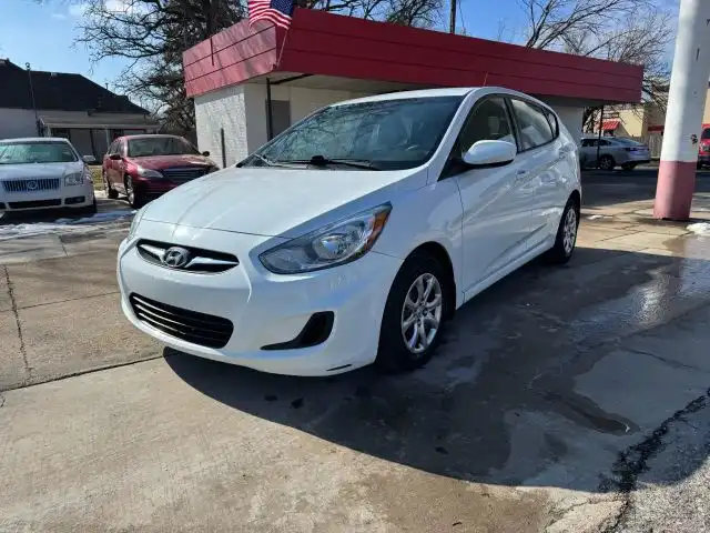 2012 Hyundai Accent GS 5-Door 6-Speed Automatic's photo