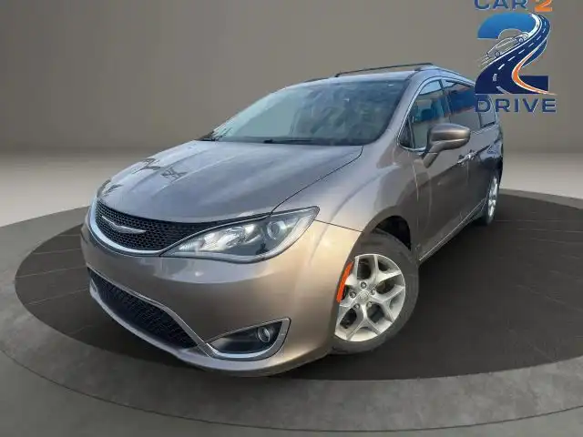 2017 Chrysler Pacifica Touring-L Plus's photo