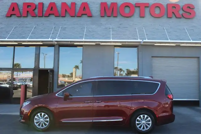 2018 Chrysler Pacifica Touring L's photo