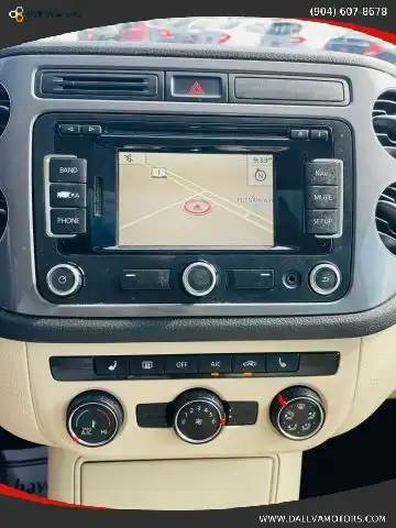 2013 Volkswagen Tiguan 2.0T SE's photo