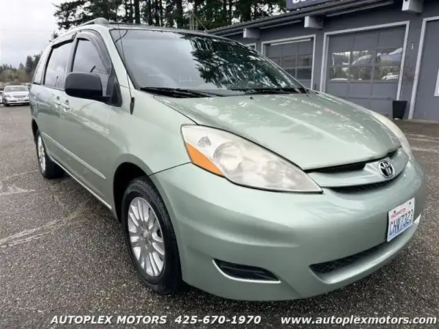 2008 Toyota Sienna LE AWD 7-Passenger's photo