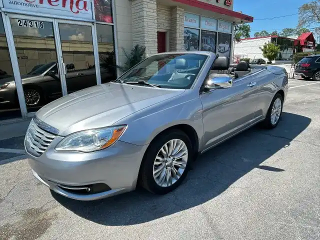 2014 Chrysler 200 Limited Convertible's photo