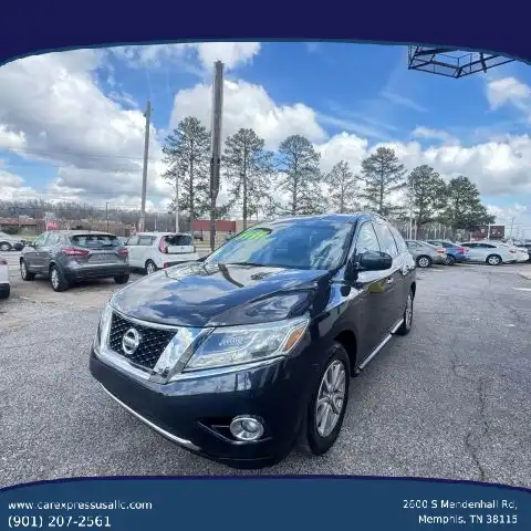 2015 Nissan Pathfinder SV 2WD's photo