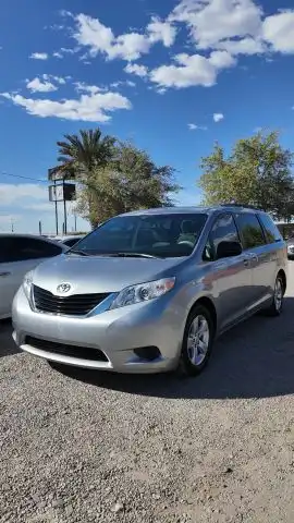 2014 Toyota Sienna LE V6 8-Passenger's photo