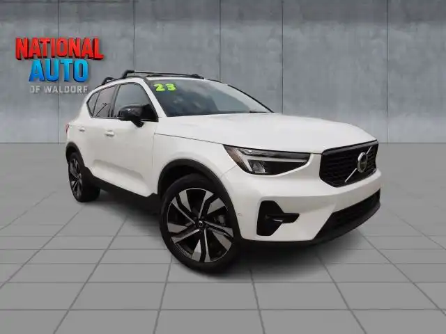 2023 Volvo XC40 B5 Plus Dark AWD's photo