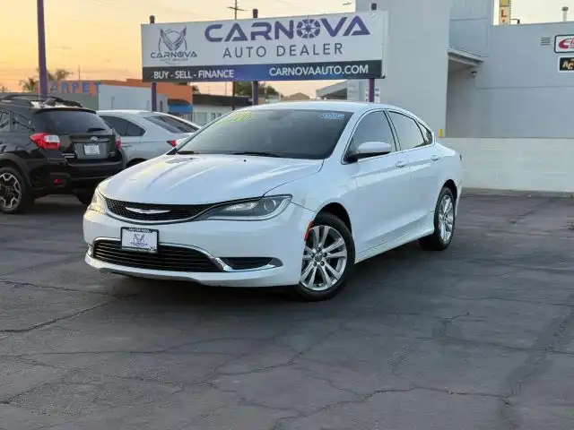 2016 Chrysler 200 Limited's photo