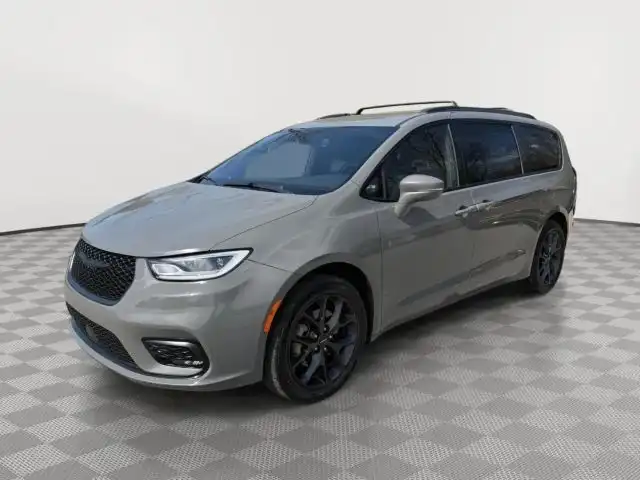 2021 Chrysler Pacifica Touring L's photo