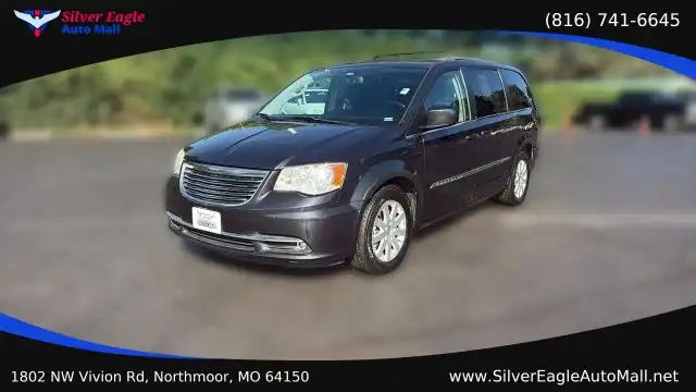 2014 Chrysler Town & Country Touring's photo