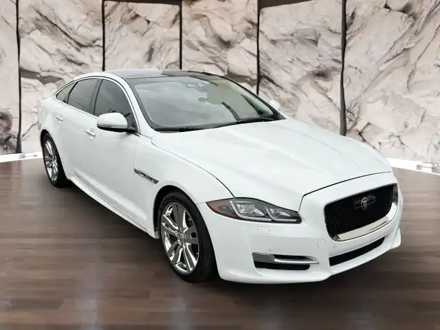 2019 Jaguar XJ XJ R-Sport's photo