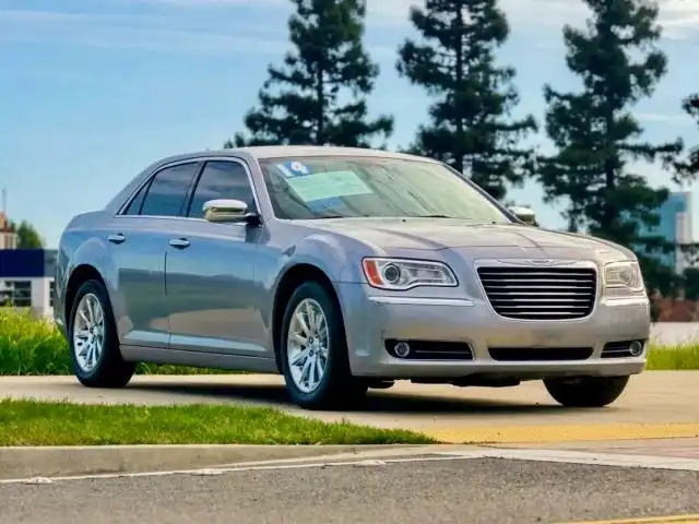 2014 Chrysler 300 C V6's photo