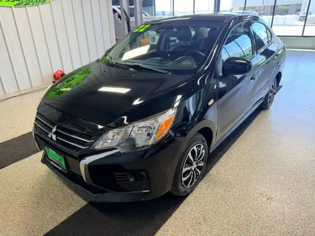 2022 Mitsubishi Mirage ES's photo