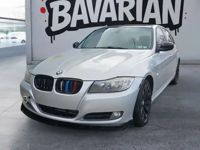2011 BMW 3 Series 328i xDrive Sedan's photo