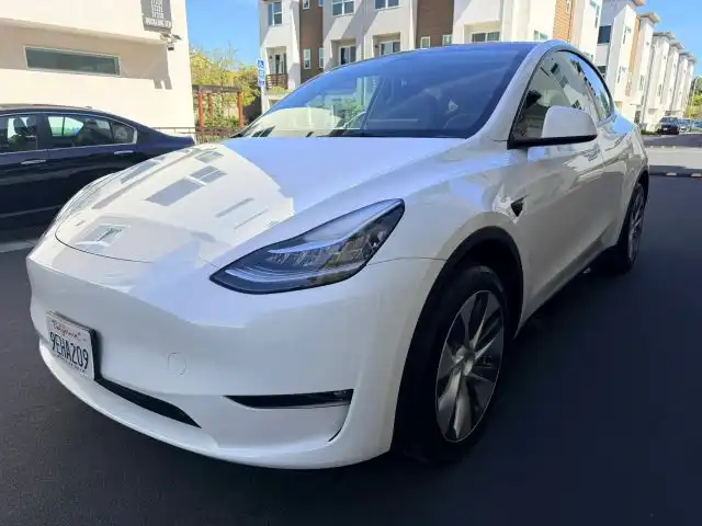 2023 Tesla Model Y Long Range Dual Motor All-Wheel Drive's photo