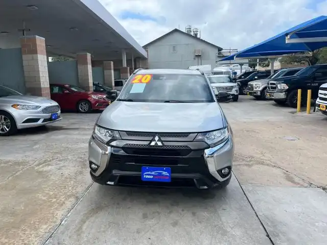 2020 Mitsubishi Outlander LE FWD's photo