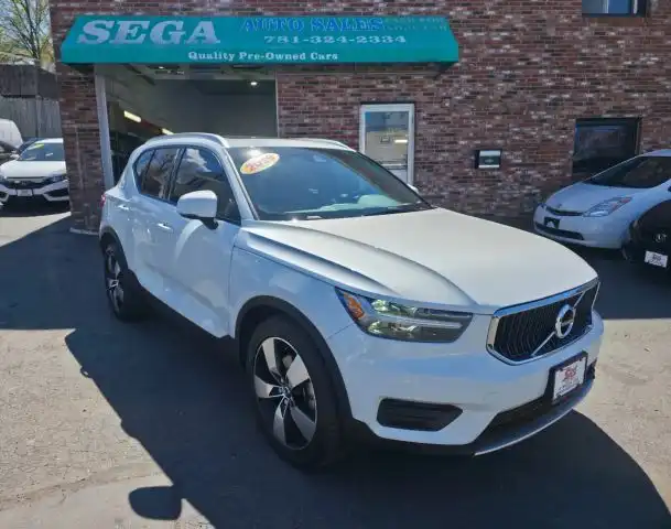 2019 Volvo XC40 T5 Momentum AWD's photo