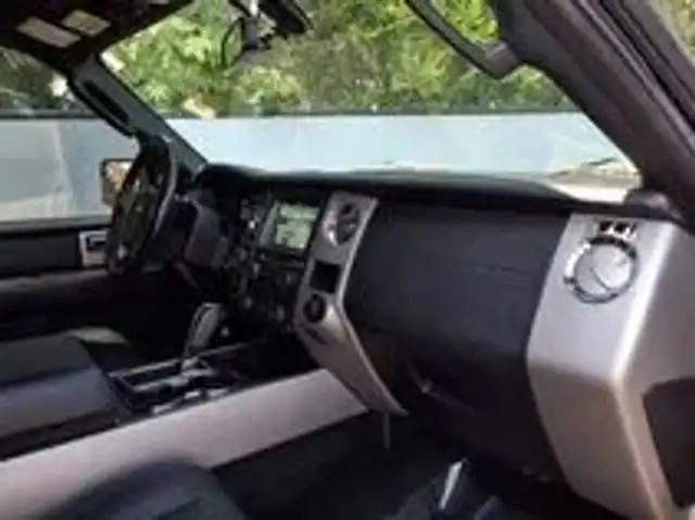 2017 Ford Expedition Limited's photo